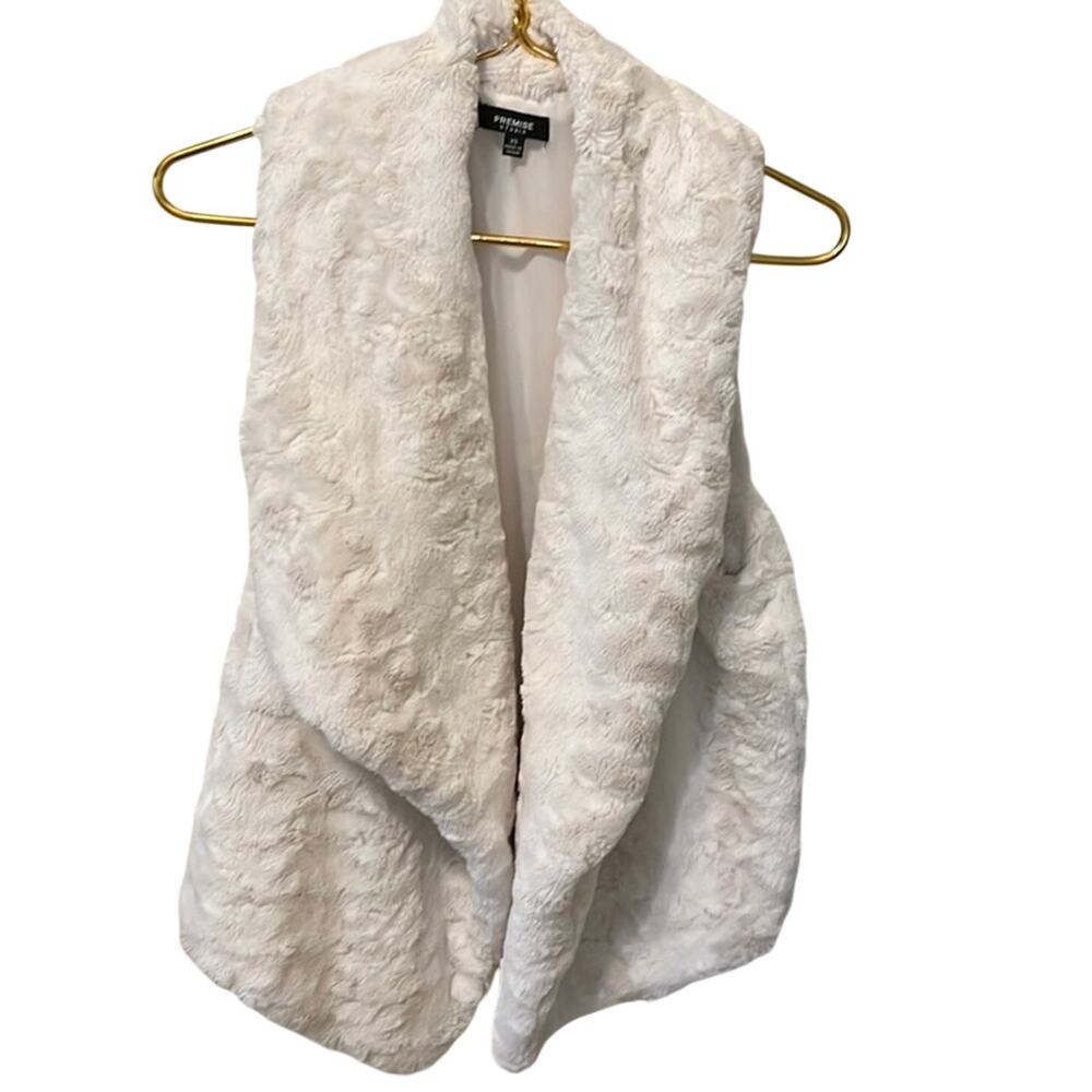 Premise Studio Faux Fur Vest Women's XS Cream Cabincore Chic Furry Fuzzy Cozy